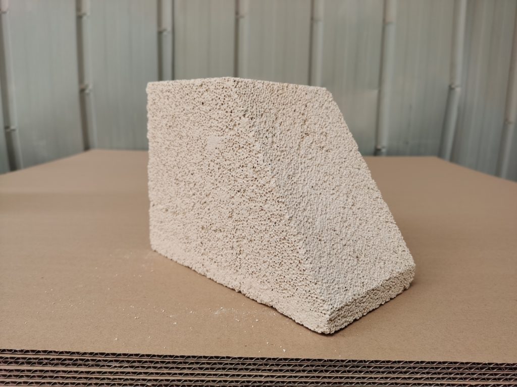 輕質莫來石保溫磚供應商_高鋁磚供應商_廠家直銷-鄭州平順耐材 莫來石保溫磚_莫來石磚價格_莫來石聚氫保溫磚