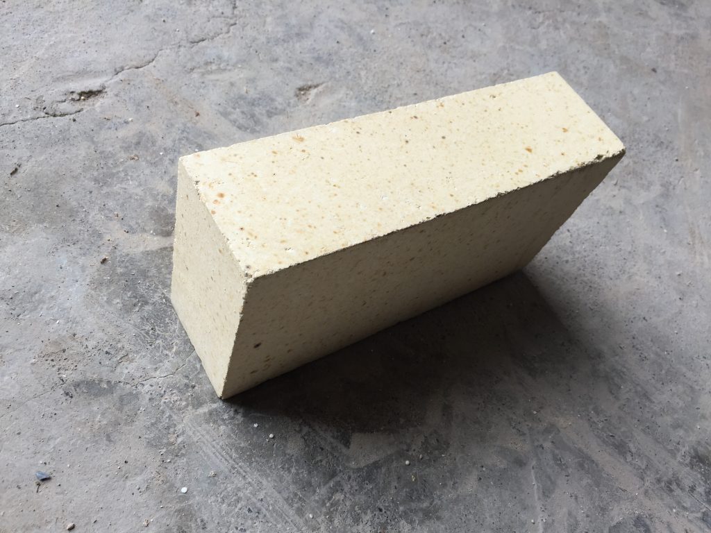 一級高鋁磚什么價格_一級高鋁磚使用溫度和質量標準-平順耐材 一級高鋁磚多少錢一塊